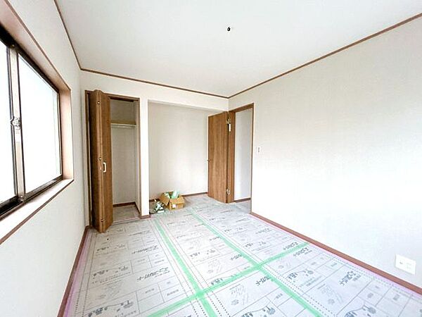 【リフォーム中・2階南東側洋室】約7.5帖の洋室です。