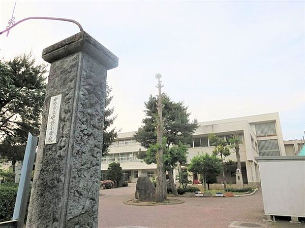 【周辺情報・小学校】中野市立中野小学校まで400ｍ（徒歩5分）。