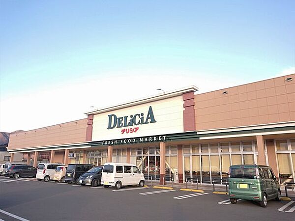 ファミリーマート中野一本木 【周辺情報・スーパー】デリシア中野店店様まで800ｍ（徒歩10分）。 500m