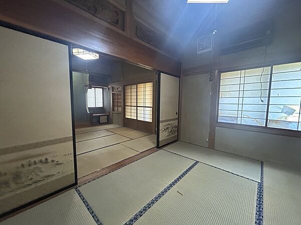 【リフォーム中・1F南東側和室】襖の張替え、畳表替えを行います。い草の香りが心地よく、気持ちよくお使いいただけます。