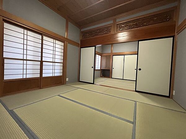 【リフォーム済・1F北東側和室】襖の張替え、畳表替えを行いました。い草の香りが心地よく、気持ちよくお使いいただけます。