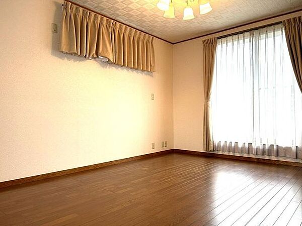 【2階東側洋室】約8帖の洋室空間です。