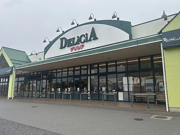 【周辺環境・スーパー】デリシア須坂井上店まで2.7km。深夜のお買い物も安心で、忙しいライフスタイルを強力にサポート。