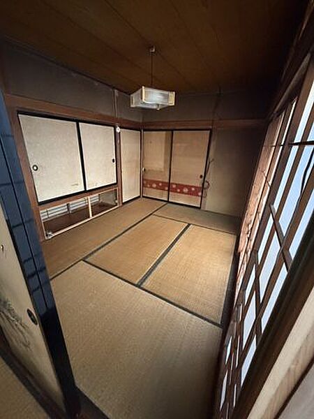 【6畳和室西側】LDKに変更。床フローリング仕上げ、壁天井クロス仕上げです。
