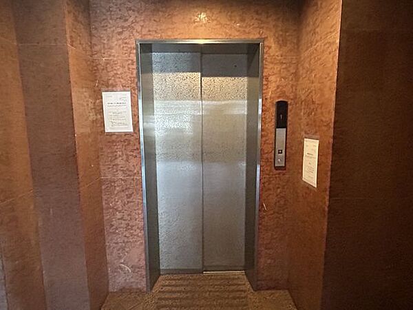 【共用部・エレベーター】エレベーターが一基ございます。