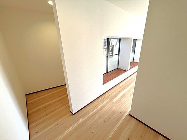 【LDK・別角度】お部屋の北東角には、1.5帖の収納を新設予定です。LDKに広めの収納があると、食材・生活用品等収納に重宝しそうですね！