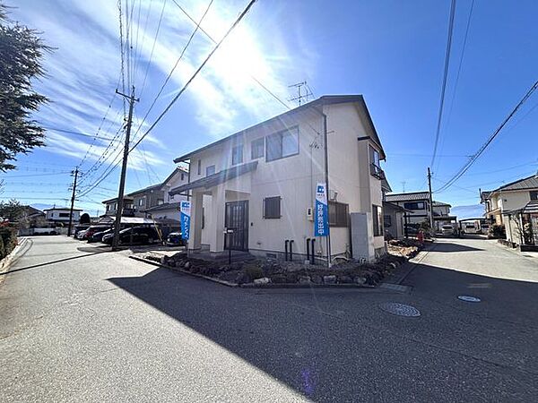 【前面道路】二面接道となっています。前面道路幅員4ｍ以上あり、通行もしやすいです。