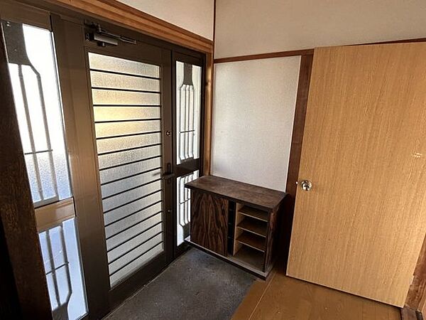 【リフォーム中/玄関】玄関のシューズボックスを新品交換致します。