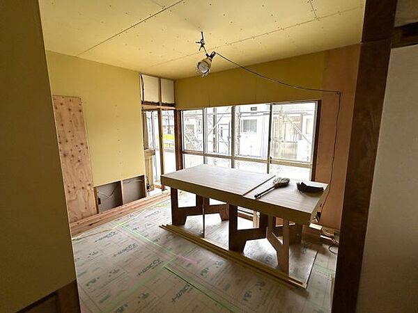 【リフォーム中/洋室】5.5帖の和室を洋室へとリフォーム致します。南向きの明るいお部屋です。