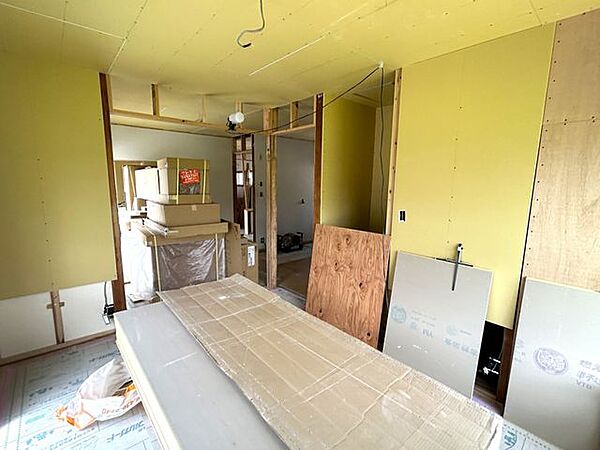 【リフォーム中/洋室】壁・天井はクロス仕上げとなります。