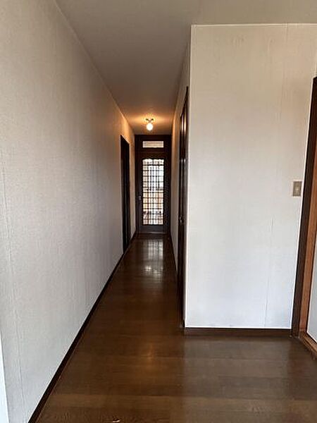 【1階廊下】