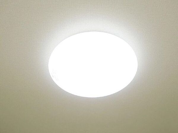 【設備/シーリングライト】各個室にはシーリングライトを新設します。寿命の長いLED照明は明るさだけでなく、TPOに合せて色合いも変えることができます！