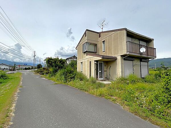 価格には消費税、リフォーム費用を含みます。リフォーム中でもご案内可能。内覧希望の方はお電話ください。