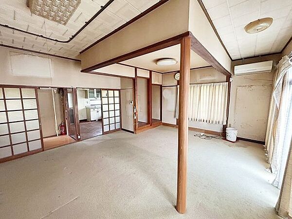【1階洋室・別角度】ドアを開けると開放感が出ますね。