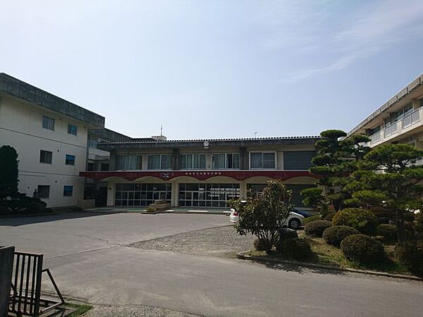 松本市立女鳥羽中学校まで1030m（徒歩13分）