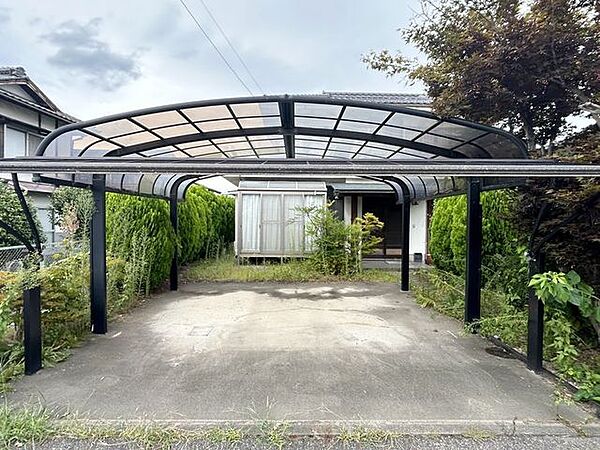 【駐車場】現状、駐車場にはカーポートがございます。2台駐車可能です。