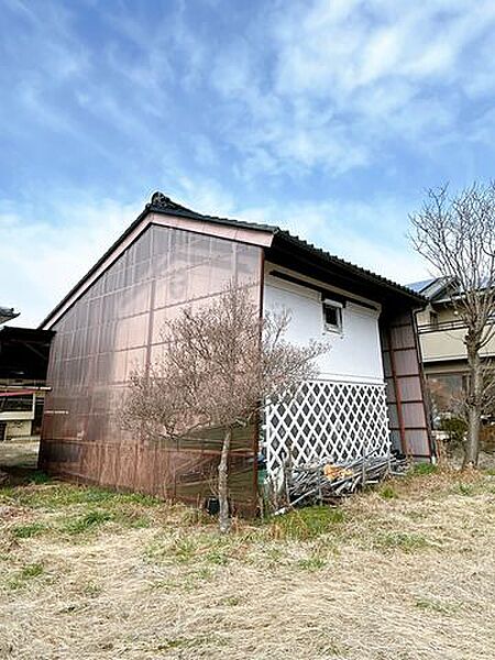 【現況/蔵】住宅東側には蔵がございます。