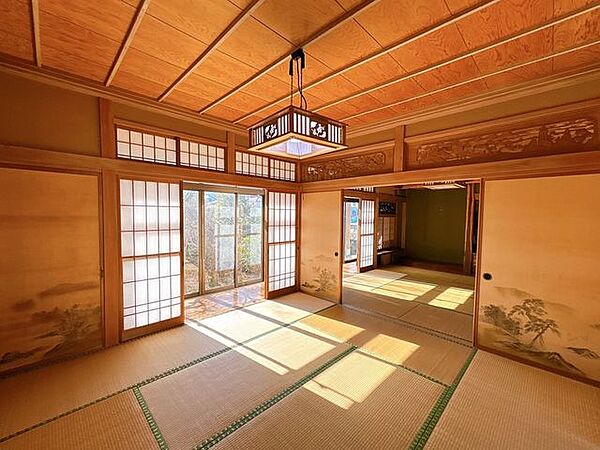 【リフォーム中/和室(2)】こちら1階にある8帖の和室です。畳を表替え、天井と壁はクロス張替えをいたします。