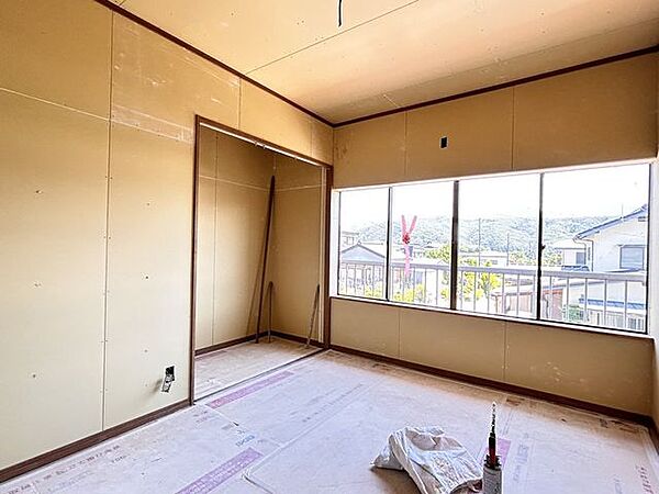 【リフォーム中/洋室(3)】約6帖の洋室へと間取変更いたします。天井・壁クロス、フローリング張替えを行います。建具交換、LED照明を新設いたします。