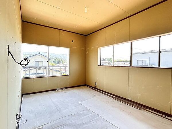 【リフォーム中/洋室(4)】約6帖の洋室へと間取変更いたします。天井・壁クロス、フローリング張替えを行います。建具交換、LED照明を新設いたします。