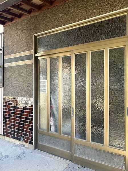 【リフォーム予定・玄関】玄関は新品交換する予定です。
