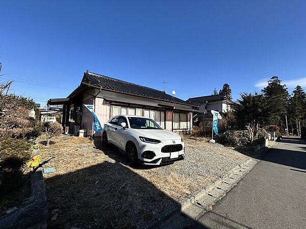 【駐車場】並列3台分の駐車スペースがございます。来客が来ても困りません。洗車もしやすい広さとなっております。