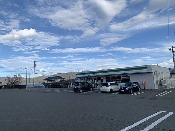 【周辺環境/コンビニ】ファミリーマート南箕輪大泉店様まで約850ｍ(徒歩11分)