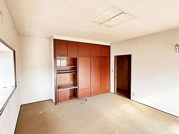 【リフォーム中/洋室(3)】間取り変更を行い約6.5帖洋室へとリフォームします。