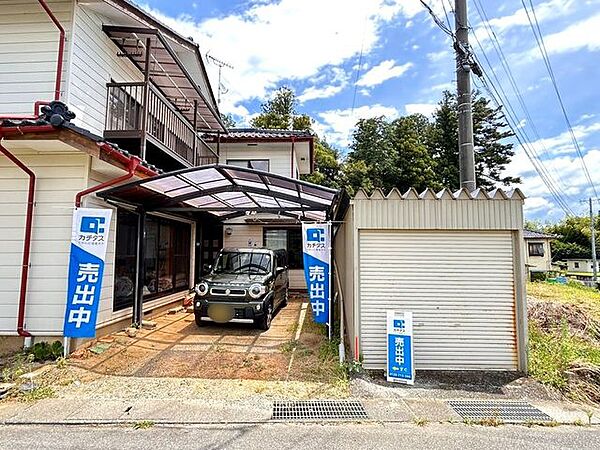 【リフォーム中/駐車場】現在、庭やガレージの場所を駐車場に造成工事を行います。普通車2台と軽1台とめることが可能になります。