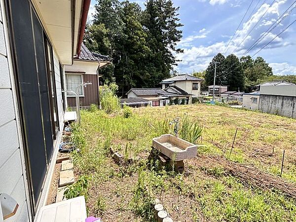 【リフォーム中/庭】現在の庭の一部を駐車場に造成工事を行い、軽自動車1台とめることができるようにリフォームいたします。