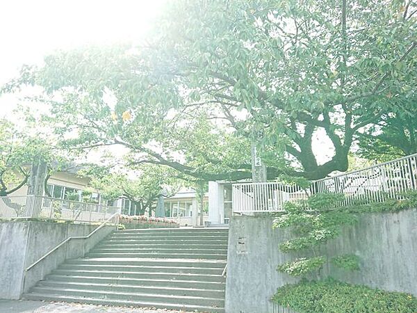 宮田村立宮田小学校まで約1.4km（徒歩約18分）。 1400m