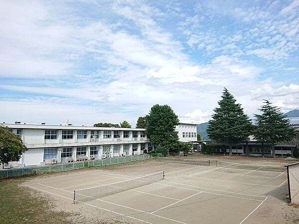 宮田村立宮田中学校まで約1.5km（徒歩19分）。 1500m