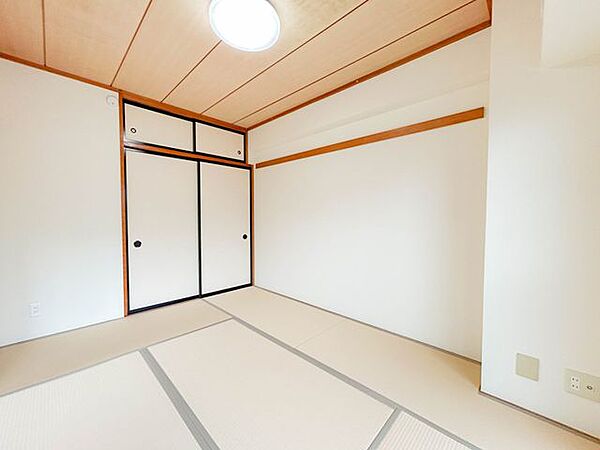 【リビング　約10帖】畳表替え、襖張替、照明交換等