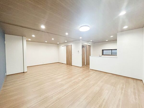 価格には消費税、リフォーム費用を含みます。自社物件につき随時ご案内可能。内覧希望の方はお電話ください。