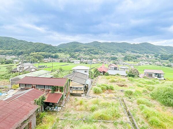 【眺望】目の前に遮る建造物が無い為、1階バルコニーからはのどかな伊豆の風景を眺めることが出来ます。