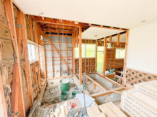 【洗面所　リフォーム中】洗面台はハウステックの新品に交換予定。床クッションフロア上張り、壁天井はクロス張替、照明交換。