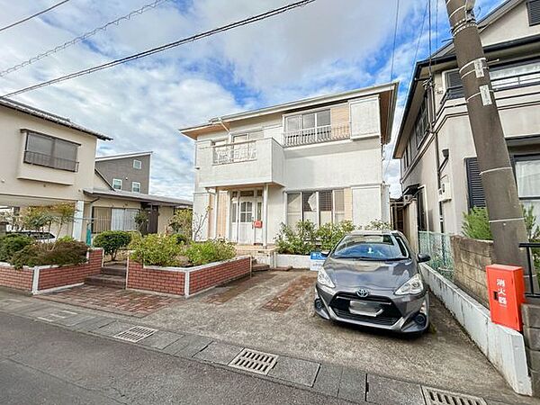 【外観　リフォーム前】外壁と屋根を塗装予定。