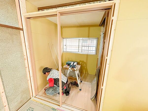 【洗面室　リフォーム中】