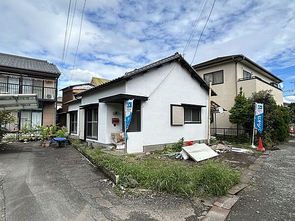 【外観　リフォーム中】外壁塗装が終わり、足場も解体しました。綺麗な白い外壁に生まれ変わりました。