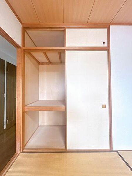 【6畳和室・収納】