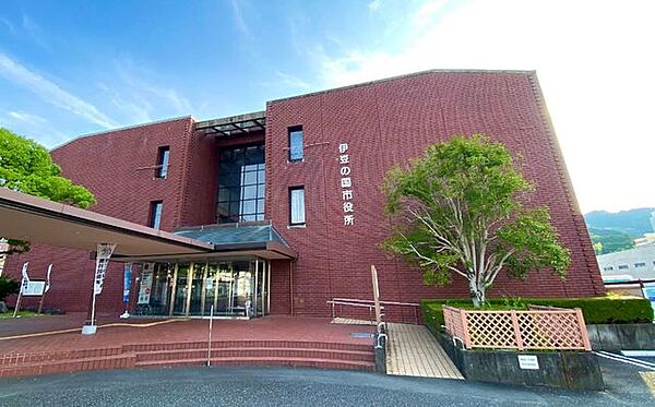 伊豆の国市役所（伊豆長岡支所）まで約4.7キロ。 4720m