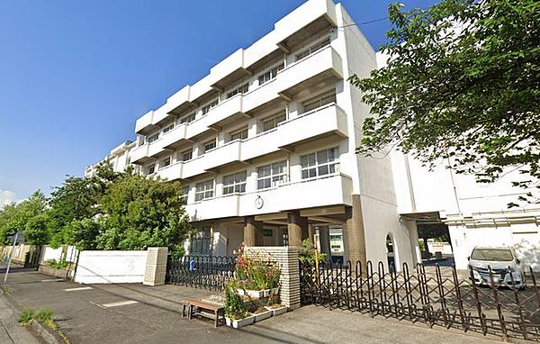 沼津市立開北小学校まで約200ｍ。徒歩3分。