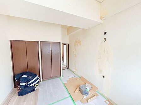 【リフォーム中　洋室約6.4帖　収納】