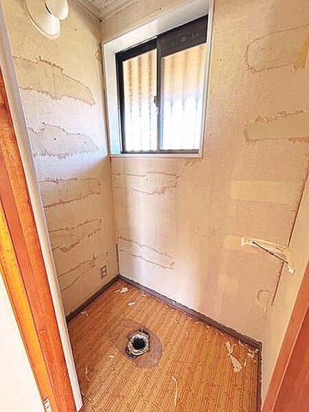 【2階トイレ　リフォーム中】2階はトイレのみ新品のものに交換予定です。ジャニス製品の物を入れます。