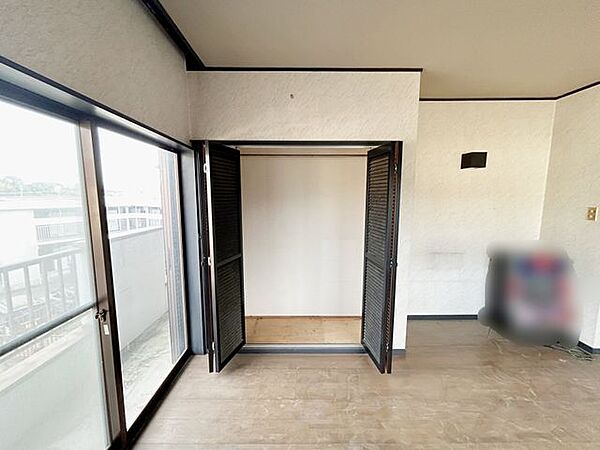 【現況2Ｆ洋室約8.5帖】別角度からの写真になります。