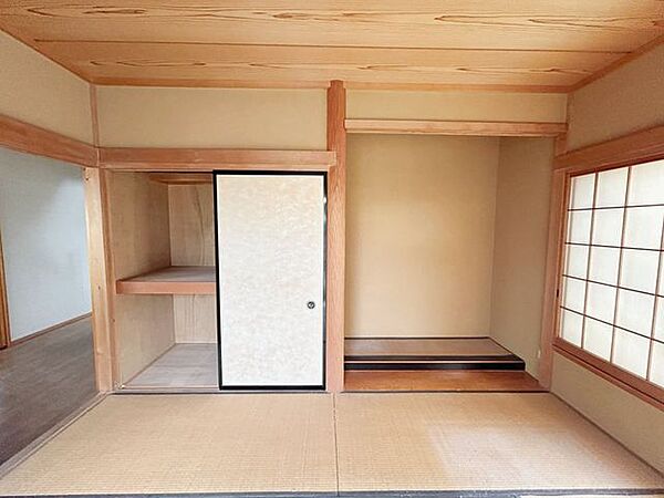 【現況1Ｆ和室6帖】別角度からの写真になります。