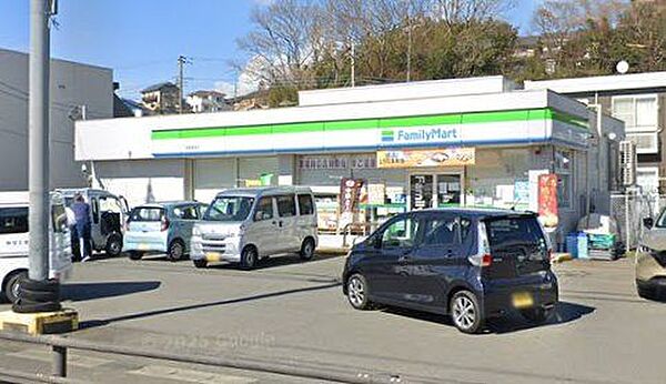 ファミリーマート三島柳郷地店まで徒歩2分。 90m