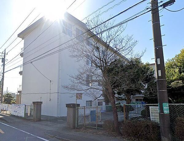 三島市立錦田中学校まで徒歩10分。 790m