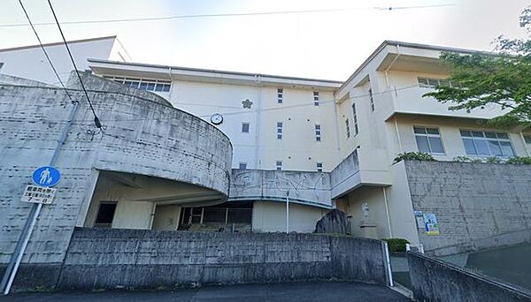 熱海市立多賀小学校 徒歩25分。 2000m