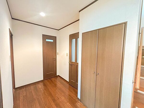 【ホール】別角度からの写真になります。